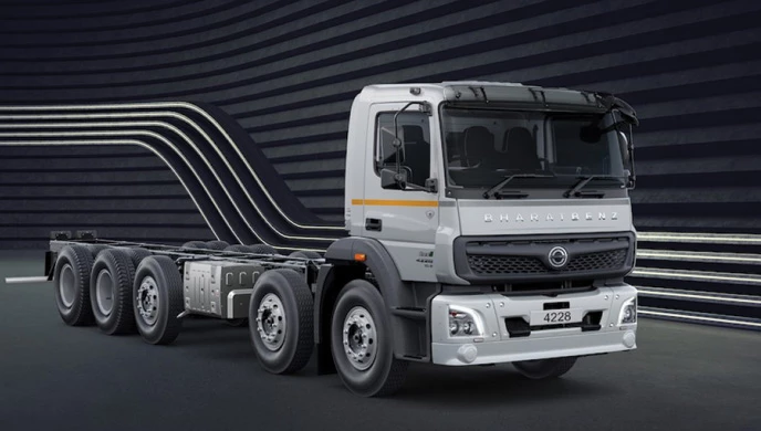 BharatBenz 4228R बाएं